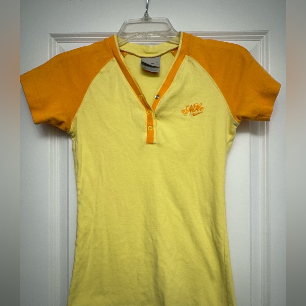 Orange and yellow Nike outfit